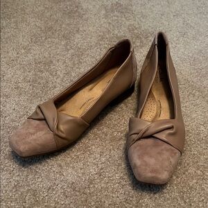 Clarks Women's Tan Flats